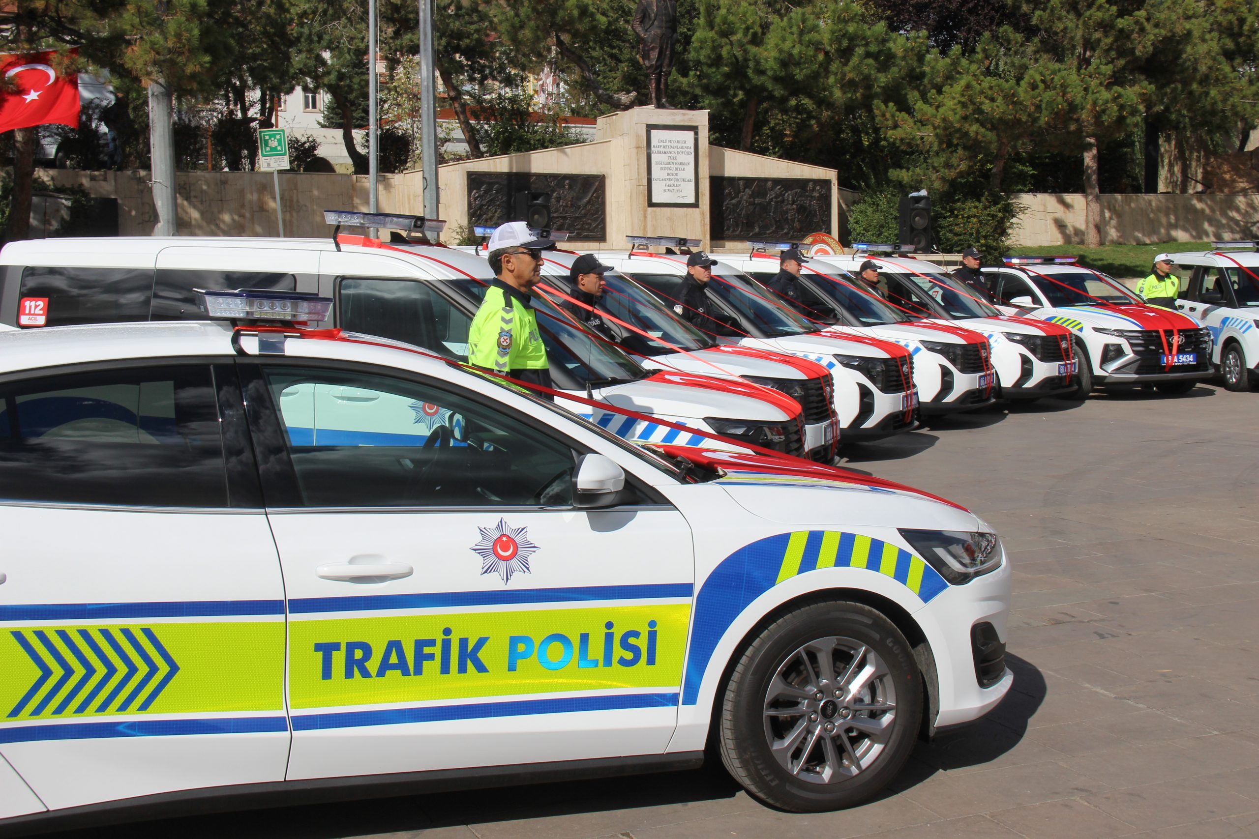 Yozgat’a Tahsis Edilen 48 Araç, Cumhuriyet Meydanı’nda Teslim Edildi