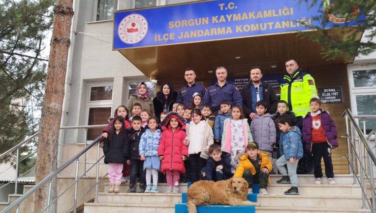 Yeşilyurt Ana Okulu Öğrencilerinden Jandarmaya Nezaket Ziyareti