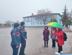 Yozgat İl Jandarma Komutanlığı, Öğrencilerin Güvenliği İçin Okul Çevresinde Denetim Yaptı