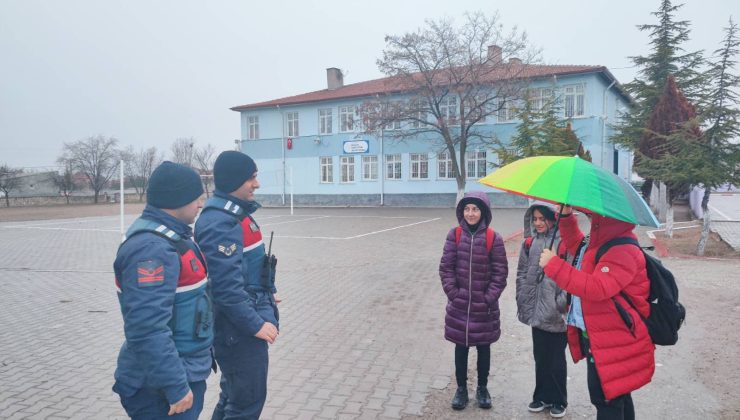 Yozgat İl Jandarma Komutanlığı, Öğrencilerin Güvenliği İçin Okul Çevresinde Denetim Yaptı