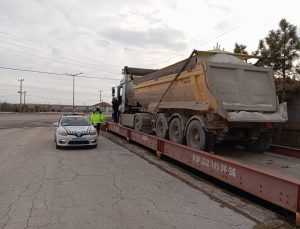 Yozgat’ta Yük Taşıyan Araçlar Denetlendi