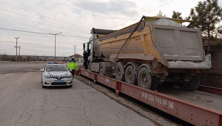 Yozgat’ta Yük Taşıyan Araçlar Denetlendi