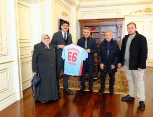 Boğazlıyan Sırçalı Belde Belediye Başkanı Mustafa Parlak, Yozgat Valisi Mehmet Ali Özkan’ı Ziyaret Etti