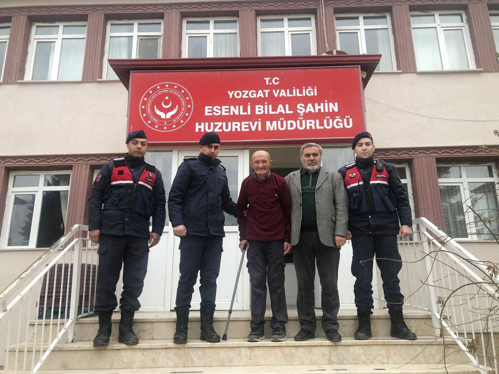 Yozgat İl Jandarma Komutanlığı ekipleri, Yozgat Merkez Esenli Köyü Huzurevi’nde