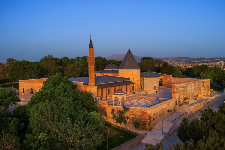 İslam dünyası, 21 Aralık'tan itibaren üç aylara girdi. İlk kandil