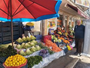 Boğazlıyan ilçesinin sevilen manavı Dostlar Manavı, taze sebze ve meyve