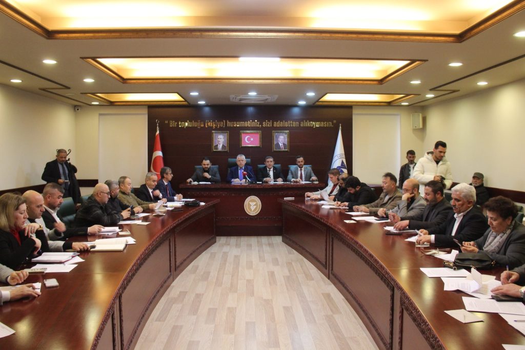 Toplu Taşıma Ücret Tarifesinde Değişiklik Yapıldı Yozgat Belediyesi Meclisi, gündemdeki altı maddeyi görüşerek önemli kararlar aldı.