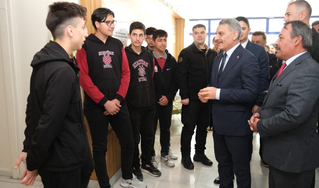 Yozgat Valisi Mehmet Ali Özkan, geçtiğimiz günlerde öğrencilere verdiği okul