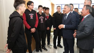 Yozgat Valisi Mehmet Ali Özkan, geçtiğimiz günlerde öğrencilere verdiği okul