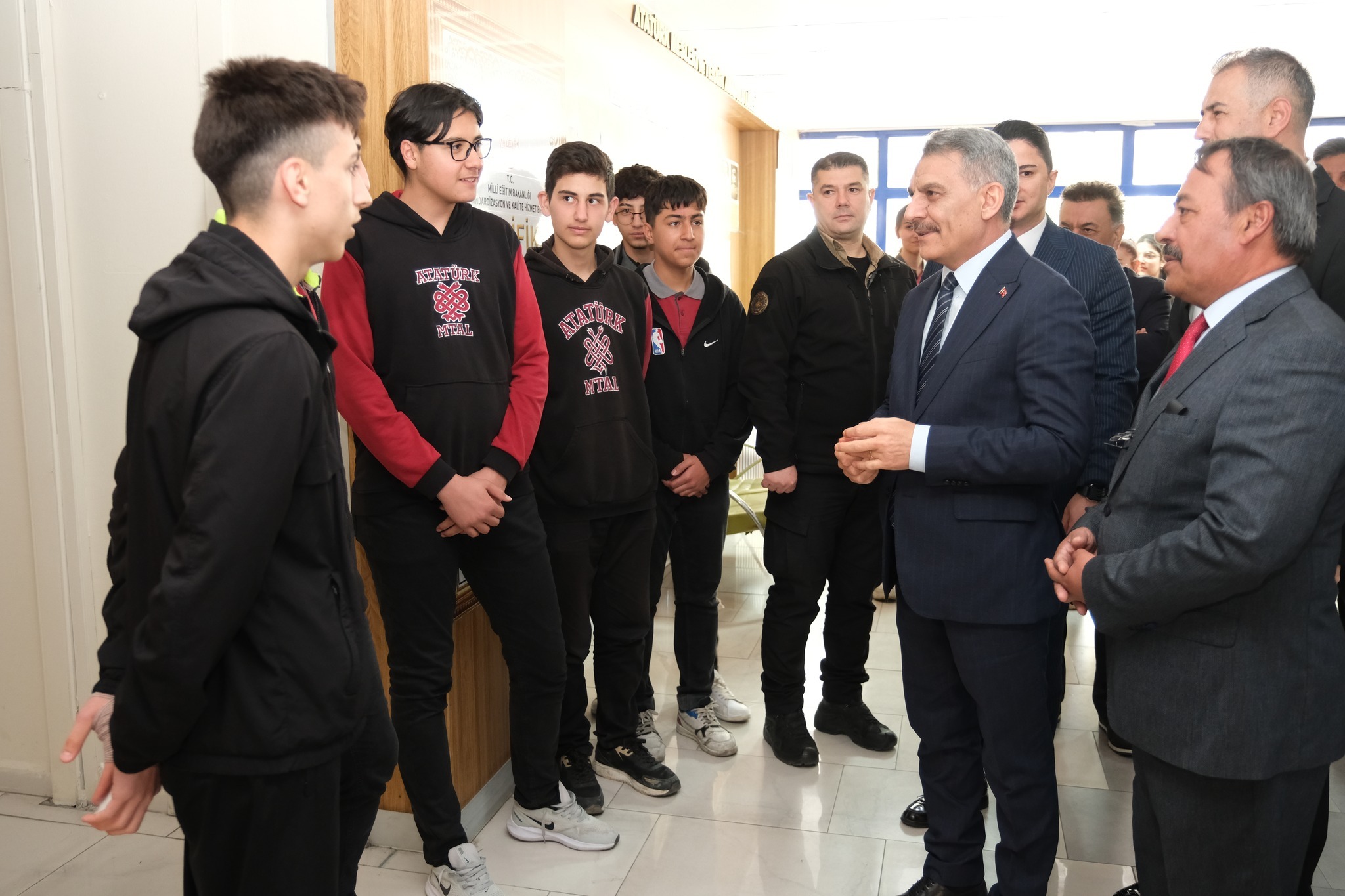 Yozgat Valisi Mehmet Ali Özkan, geçtiğimiz günlerde öğrencilere verdiği okul