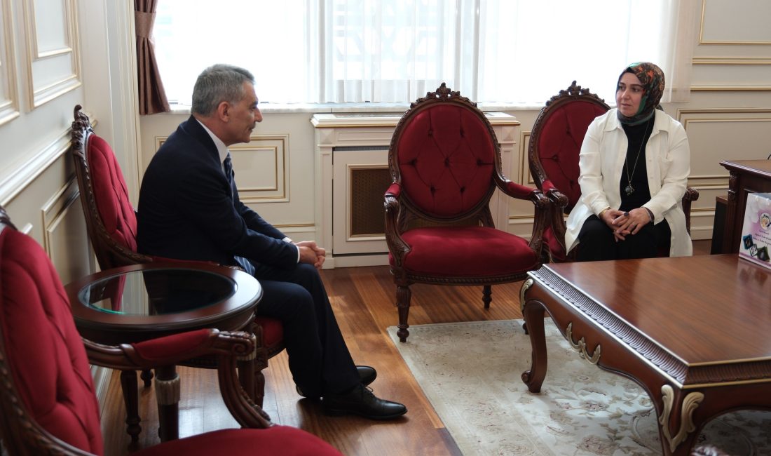 Aydıncık Kadın Girişimi Kooperatifi Başkanı Nimet Türker, Yozgat Valisi Mehmet