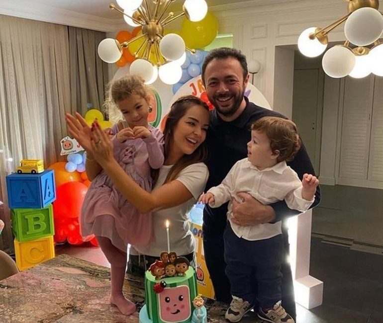 Ünlü şarkıcı Bengü, sosyal medyada paylaştığı fotoğraflarıyla ilgili yapılan photoshop