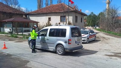 Çayıralan’da Emniyet Kemeri Denetimi: Sürücülere Bilgilendirme ve Ceza Uygulandı.