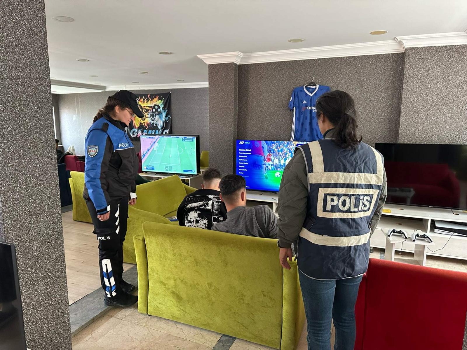 Yozgat’ta çocukların korunması amacıyla internet kafeler ve oyun salonlarında yapılan