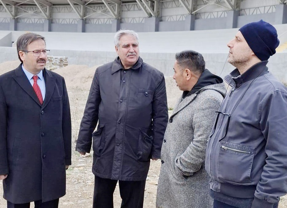 AK Parti Yozgat İl Başkanı Hasan Kandemir, beraberindeki İl Başkan