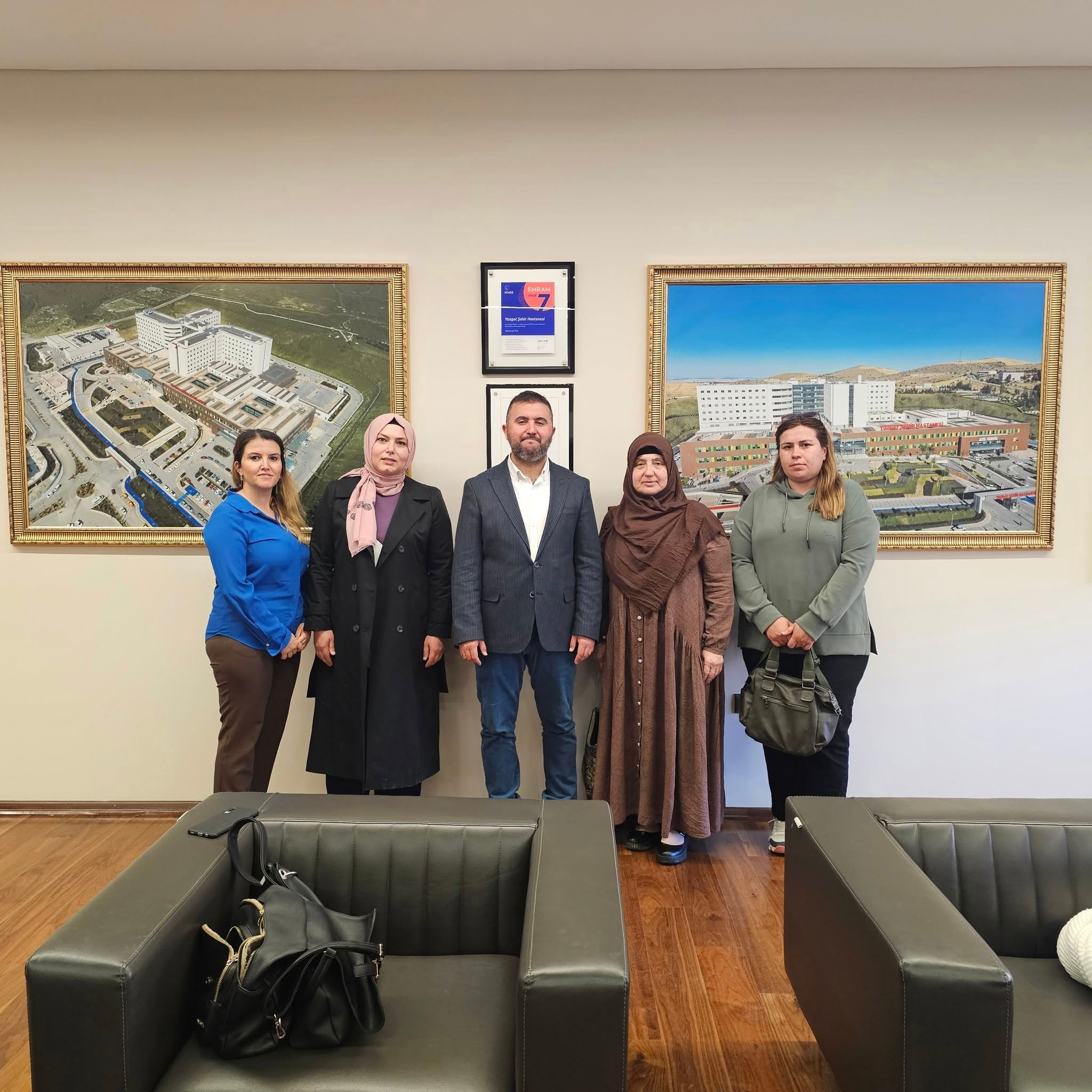 Ak Parti Boğazlıyan Kadın Kolları Başkanı Suna Akbaba ve yönetim