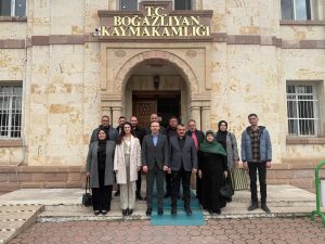  AK Parti Boğazlıyan İlçe Başkanı Hacı Yıldırım, beraberindeki teşkilat üyeleriyle