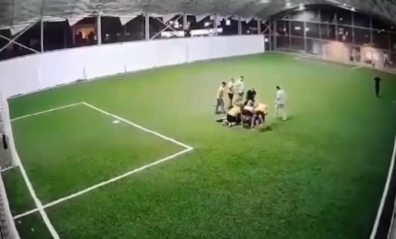 Tunceli'nin Çemişgezek ilçesinde görevli Jandarma Astsubay Üstçavuş Kadir Açar, halı