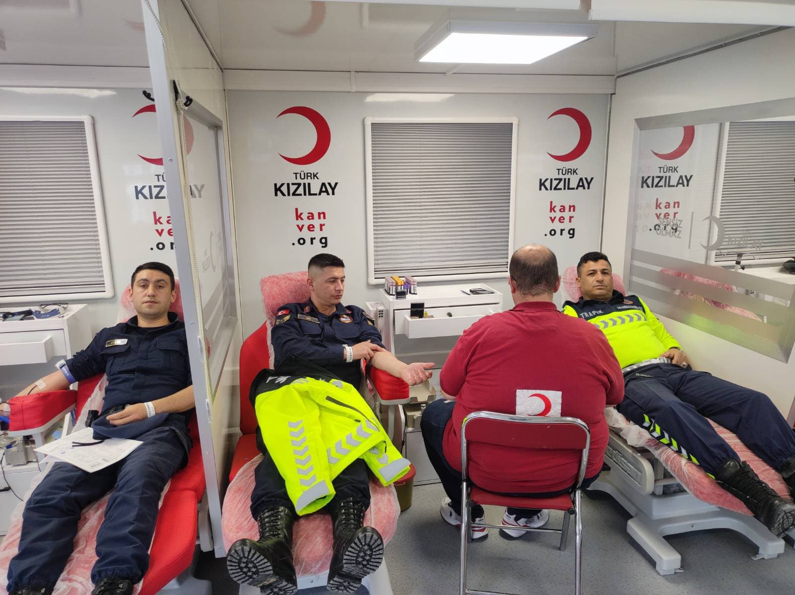 Toplumsal dayanışmanın öneminin arttığı bu dönemde, kan stoklarındaki düşüşü önlemek