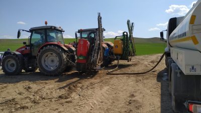 Uzunlu Belediye Başkanı Mustafa Uçar, çiftçilerin sulama ihtiyaçlarını karşılamak için