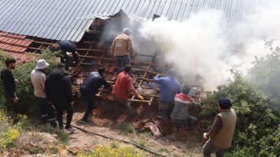 Yozgat’ın Sarayözü Mahallesi’nde çıkan ahır yangını, itfaiye ekiplerinin hızlı müdahalesi