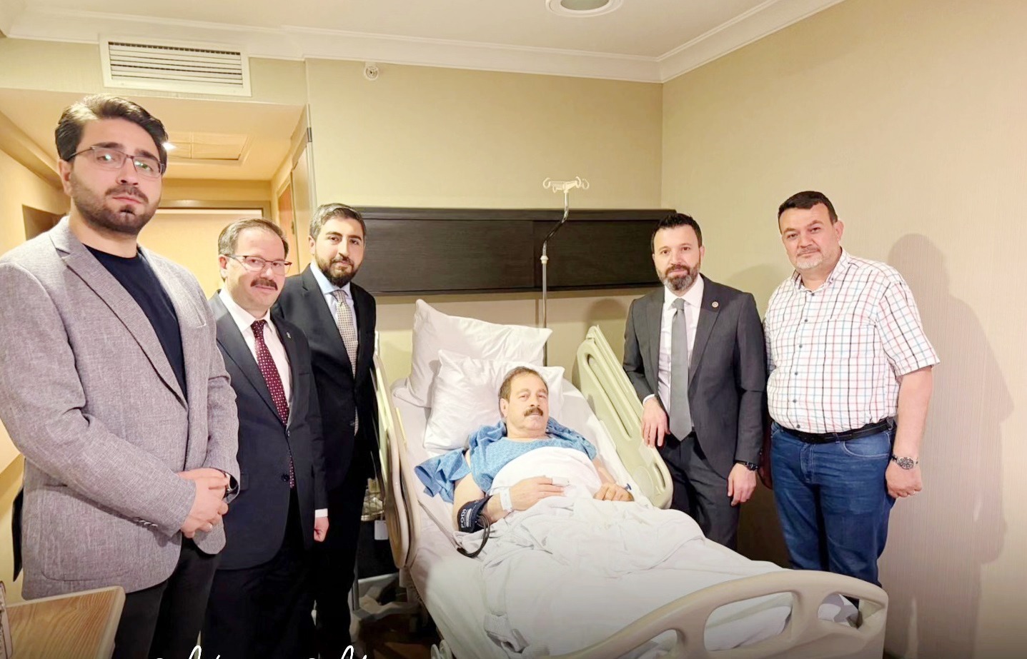 AK Parti Yozgat Milletvekili Süleyman Şahan, rahatsızlanan milletvekili arkadaşı Abdulkadir