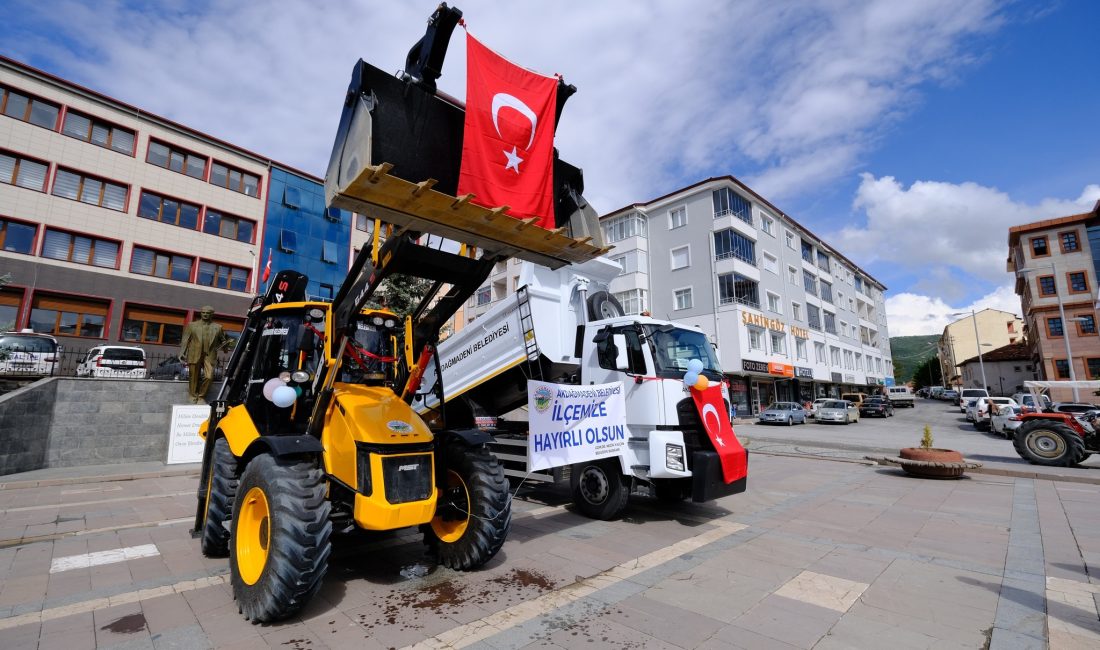 Akdağmadeni Belediyesi, vatandaşlara daha kaliteli hizmet sunmak amacıyla araç parkına