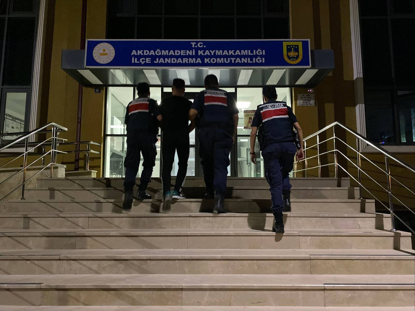 Yozgat’ın Akdağmadeni ilçesinde, “Mala Zarar Verme” suçundan aranan (B.D.) isimli