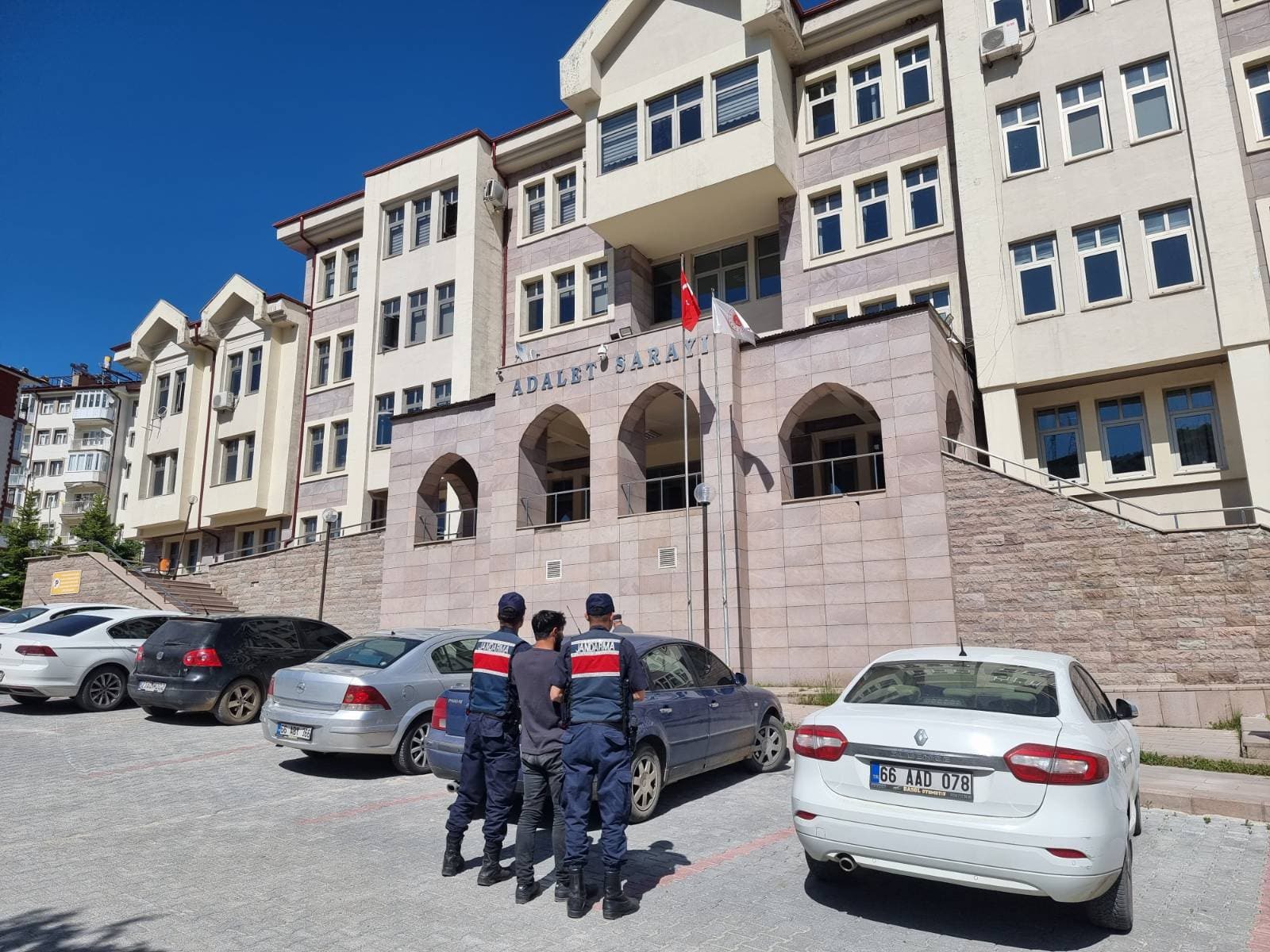 Saraykent’te adli suçlardan aranan şahıs, JASAT ve İl Jandarma Komutanlığı