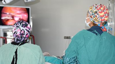 Yozgat Şehir Hastanesi’nde 30 yaşındaki bir kadın hastadan 20 santimetrelik