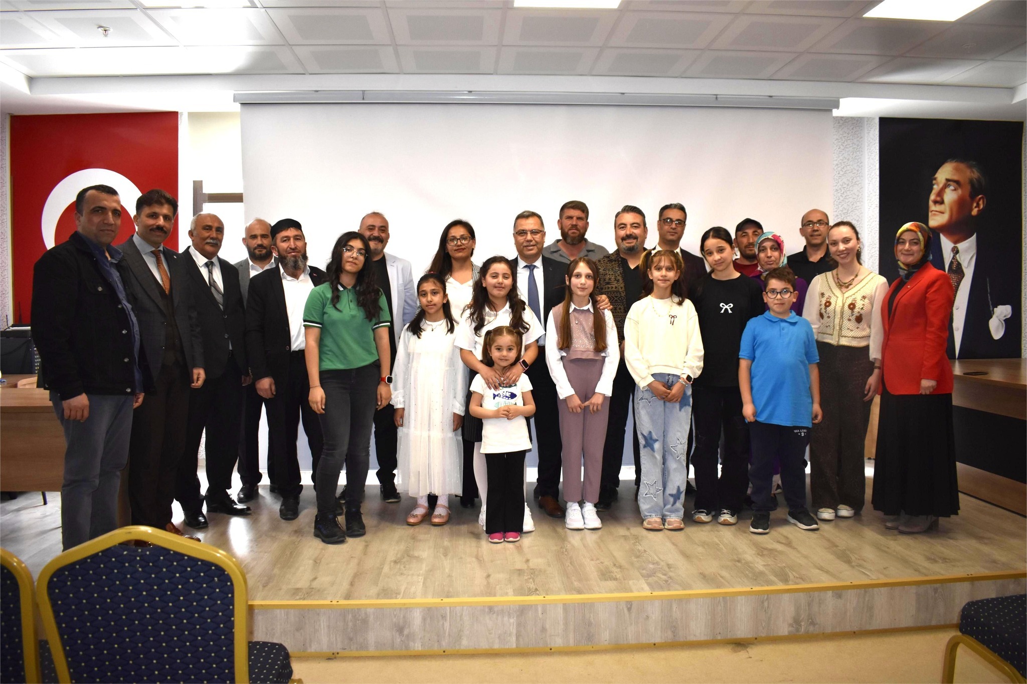 23 Nisan temalı şiir yarışmasında dereceye giren ilkokul ve ortaokul