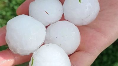 Yozgat merkez ve Sorgun’da etkili olan ceviz büyüklüğündeki dolu yağışı