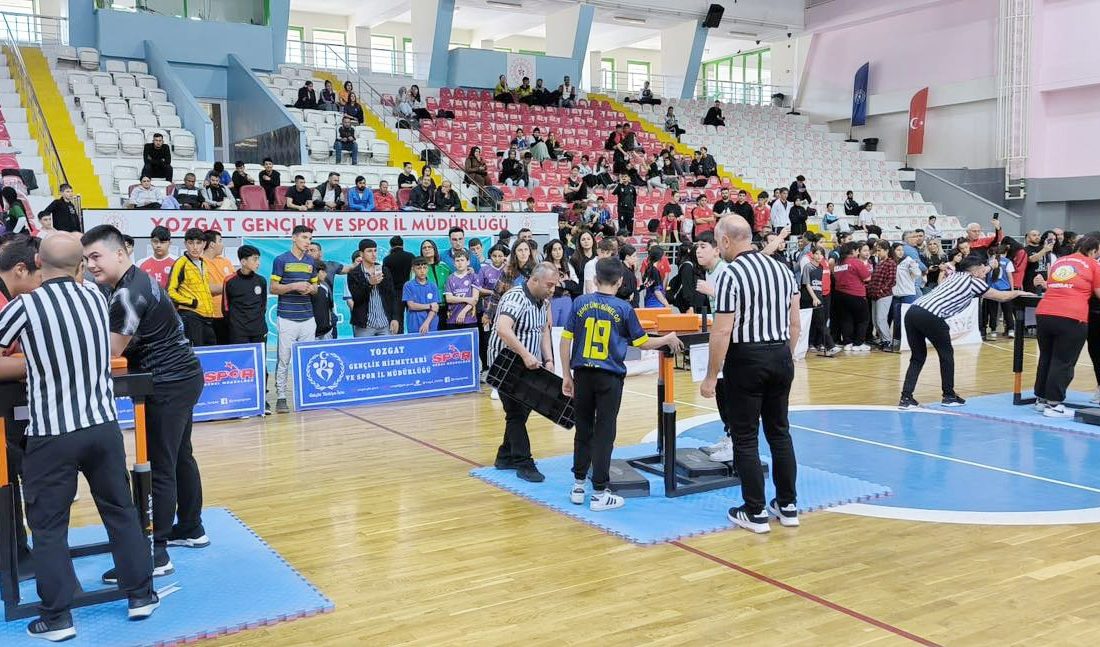 15 ilden 422 sporcunun katıldığı Bilek Güreşi Yıldız Erkek/Kız Grup