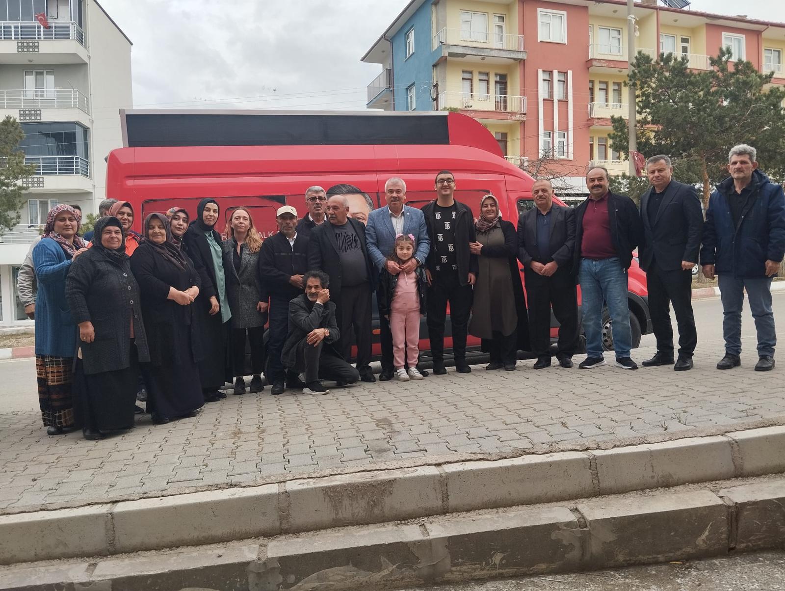 CHP Yozgat İl Başkanı Abdullah Yaşar, miting sonrası sahaya inerek