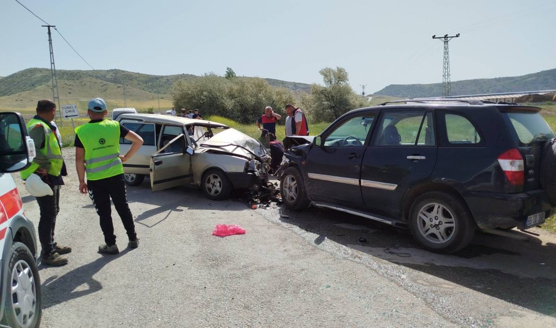 Yerköy ilçesi Delice köyü mevkiinde iki aracın kafa kafaya çarpışması