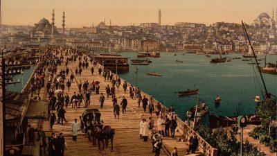 İstanbul, iki kıtayı birbirine bağlayan, tarihi ve kültürel zenginliğiyle dünya