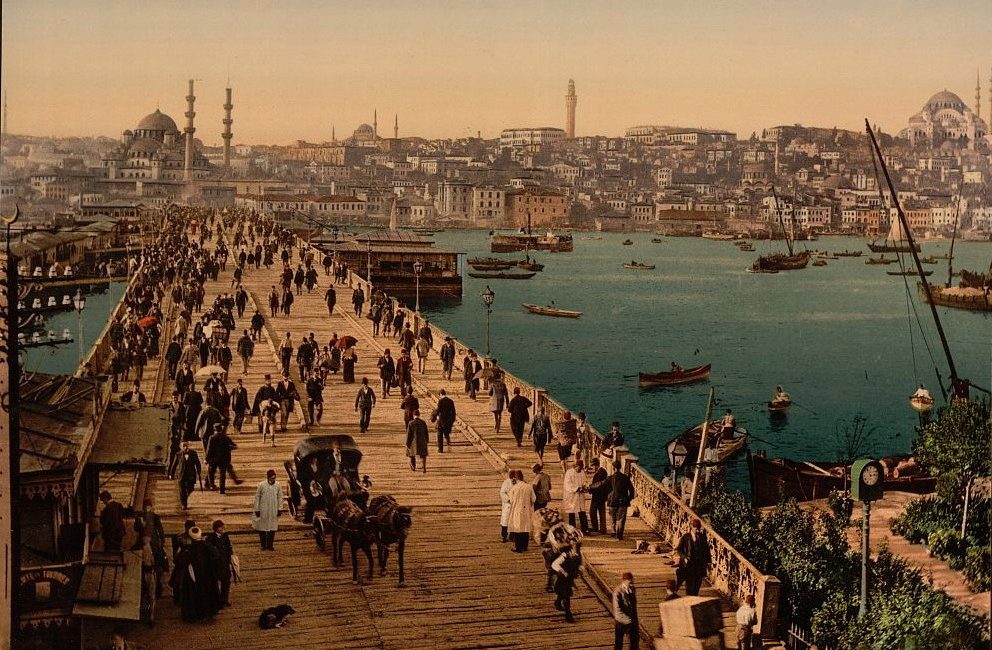 İstanbul, iki kıtayı birbirine bağlayan, tarihi ve kültürel zenginliğiyle dünya