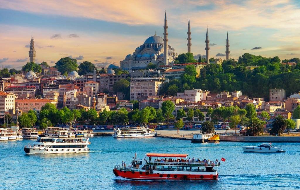 İstanbul, yüzyıllardır medeniyetlere ev sahipliği yapmış, iki kıtayı birbirine bağlayan