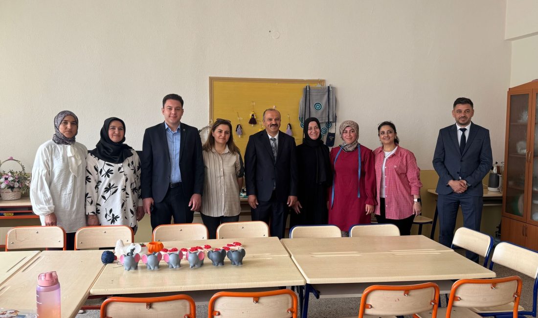 Saraykent Kaymakamı Mete Öztürk, İlçe Halk Eğitimi Merkezi’ni ziyaret ederek