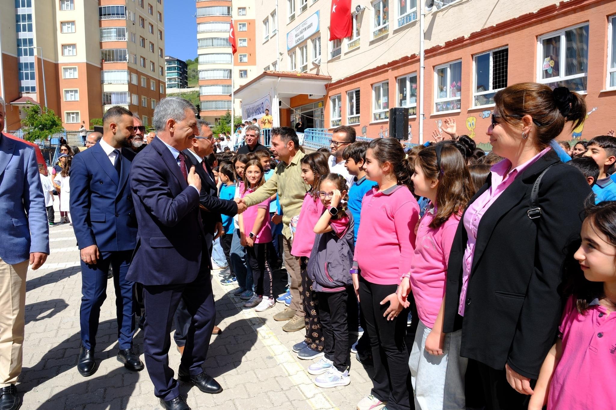 Valilik koordinesinde, Millî Eğitim ve Sağlık Bakanlıklarının iş birliğiyle başlatılan