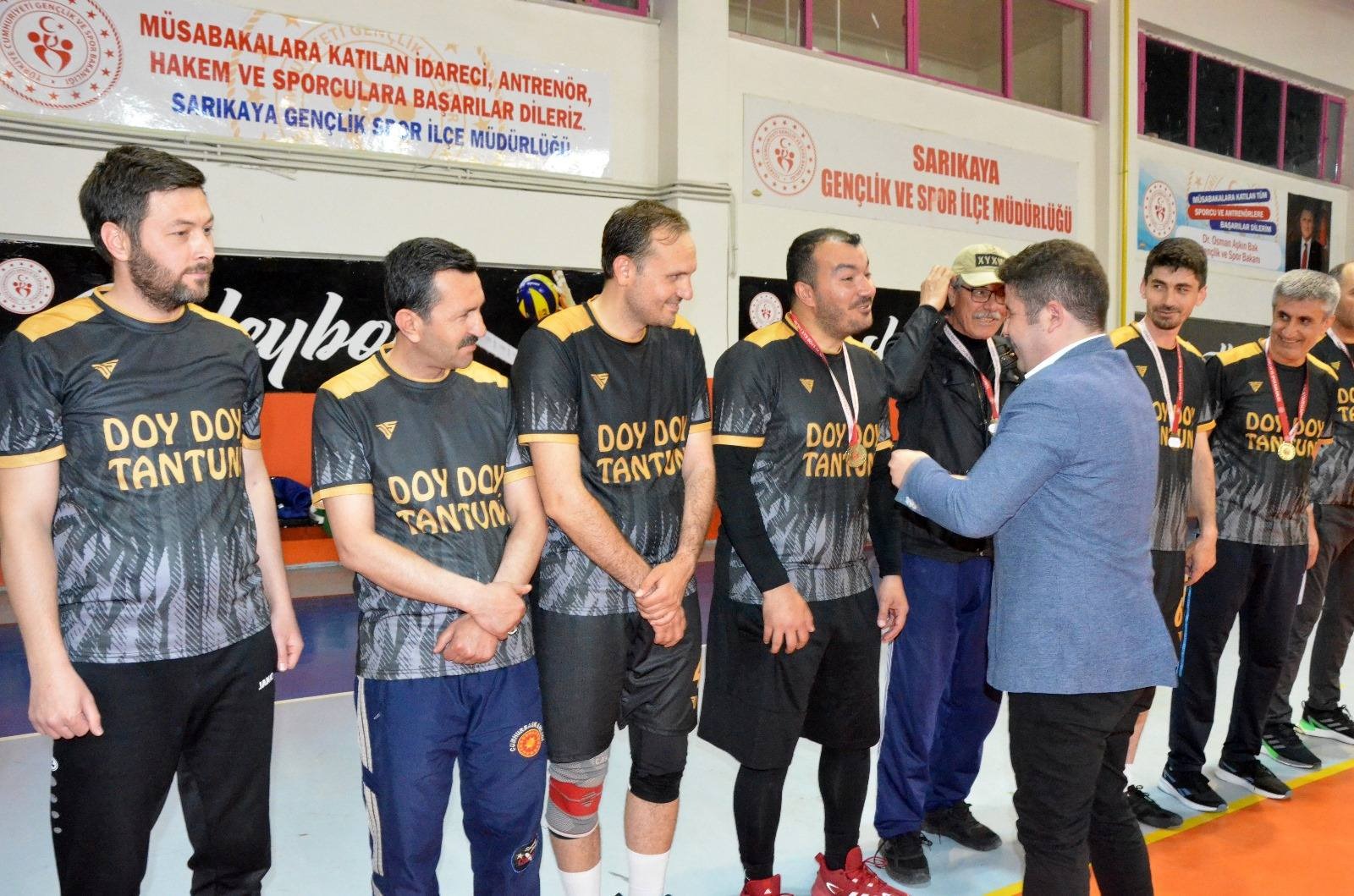 Sarıkaya Kaymakamı Ahmet Nuri Demir ve Belediye Başkanı Osman Gözan'ın