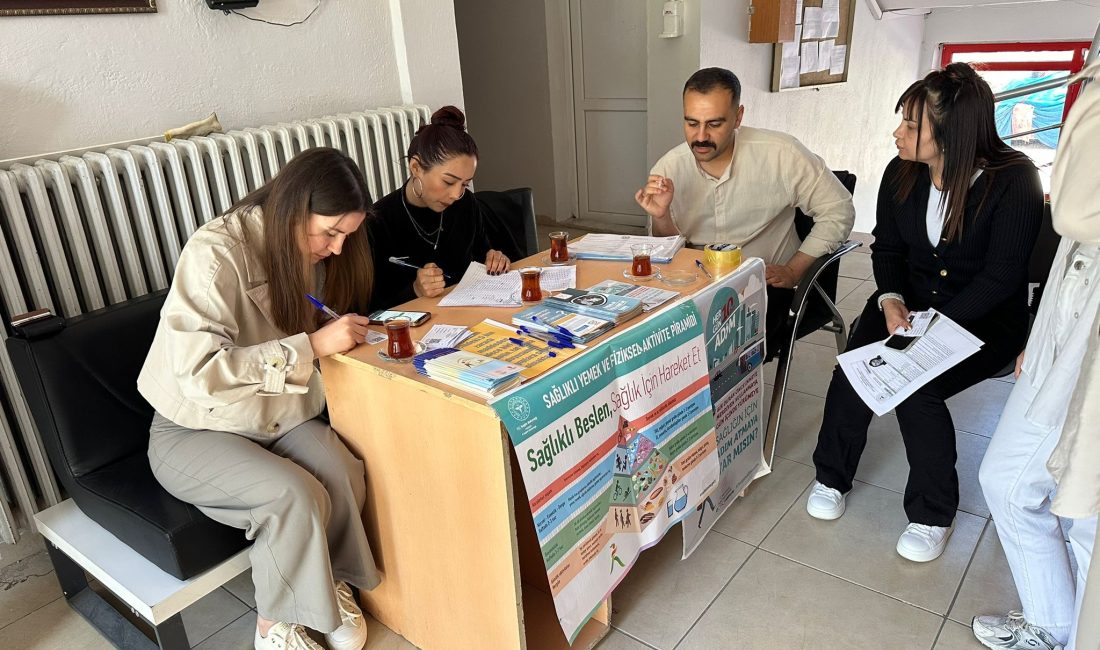 Yenifakılı Toplum Sağlığı Merkezi tarafından “Sağlıklı Yaşa” temasıyla açılan stantlarda