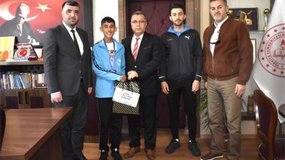 “Türkiye'nin En Hızlısı” yarışmasında Türkiye 2’ncisi olan Sakarya İlkokulu öğrencisi