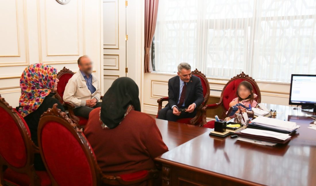 Yozgat Valisi Mehmet Ali Özkan, halk günü buluşmaları kapsamında vatandaşlarla