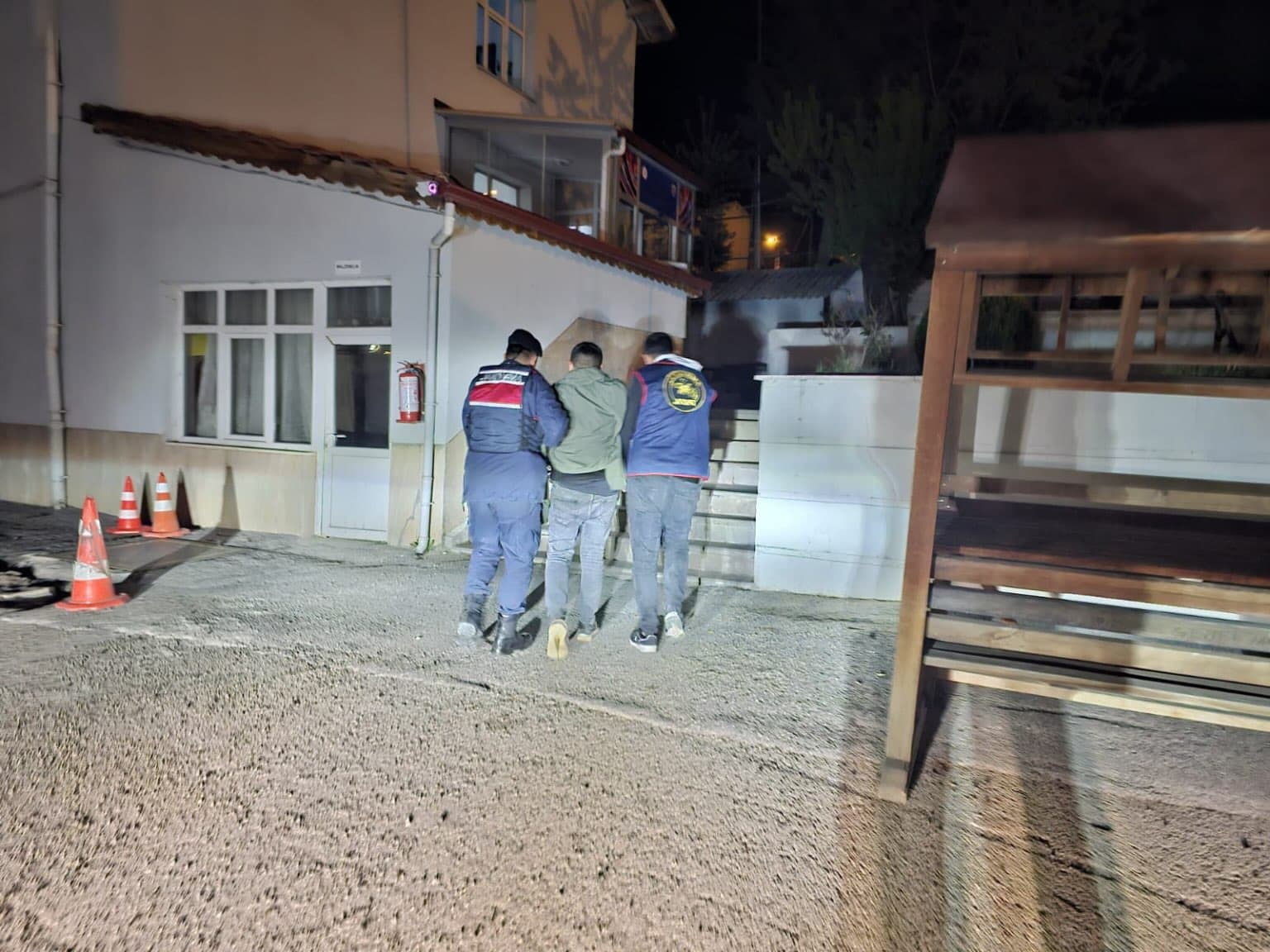 Yozgat’ta Jandarma ekiplerinin düzenlediği operasyonla, adli suçlardan aranan 9 yıl