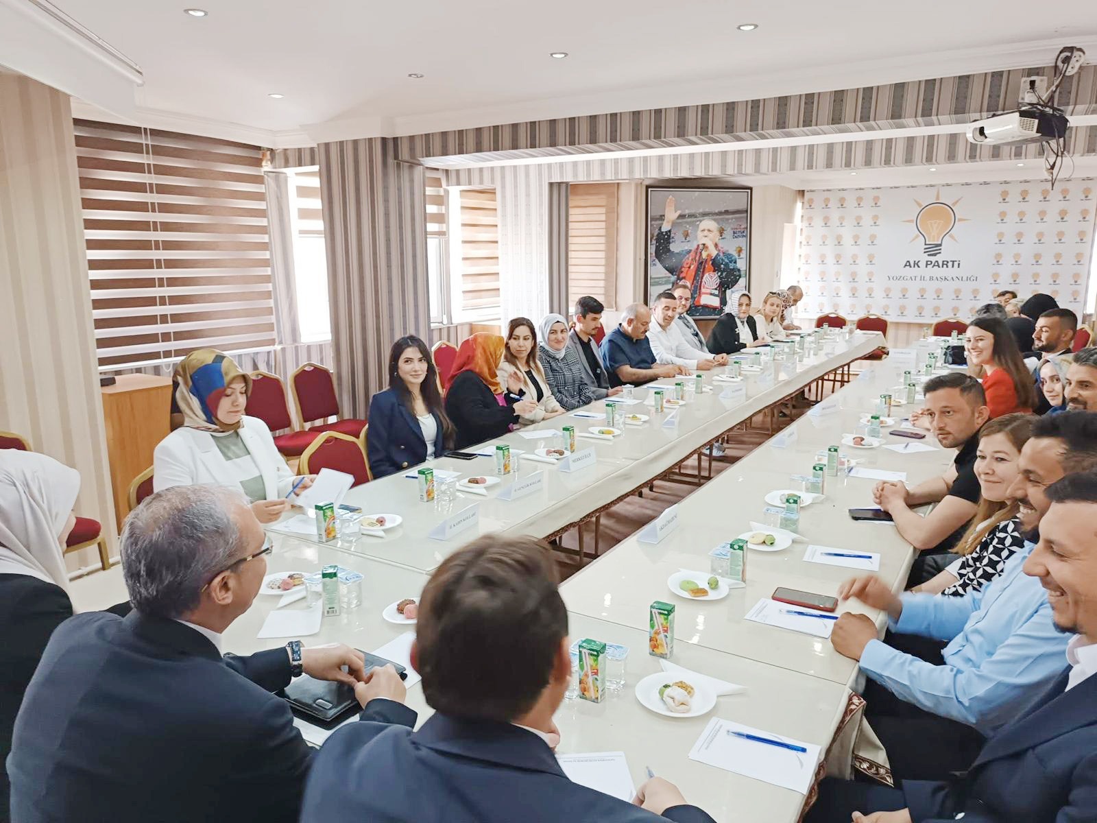 AK Parti Yozgat İl Başkanlığı ev sahipliğinde düzenlenen Genişletilmiş Siyasi