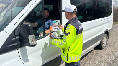 Boğazlıyan Jandarma Trafik ekipleri, yolcu taşıyan araçlara yönelik denetimde sürücüleri