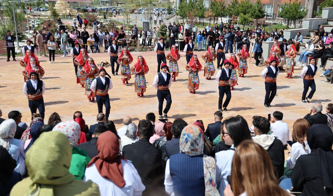 Yozgat Bozok Üniversitesi’nde düzenlenen Hıdırellez Şenliği, halk oyunları gösterileri, konser