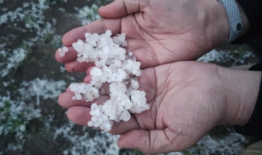 Yozgat’ta akşam saatlerinde etkili olan sağanak yağış, yüksek kesimlerde doluya