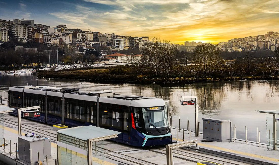 İstanbul, iki kıtayı birleştiren, tarih, kültür ve modern yaşamın harmanlandığı